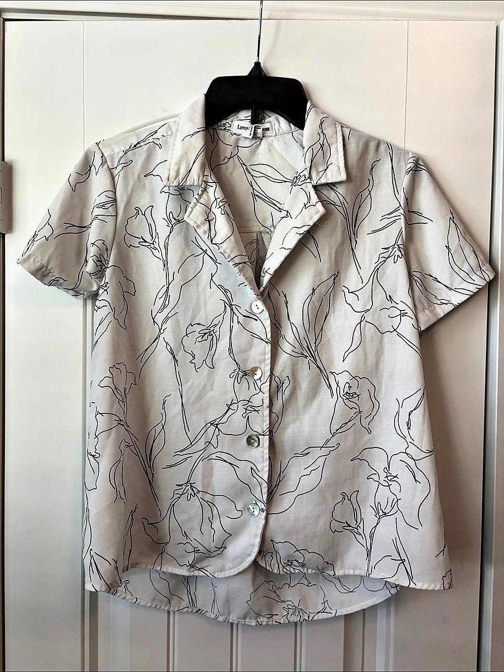 Lotus & Lavender Floral Button Down Top Cream & Black XS Like New